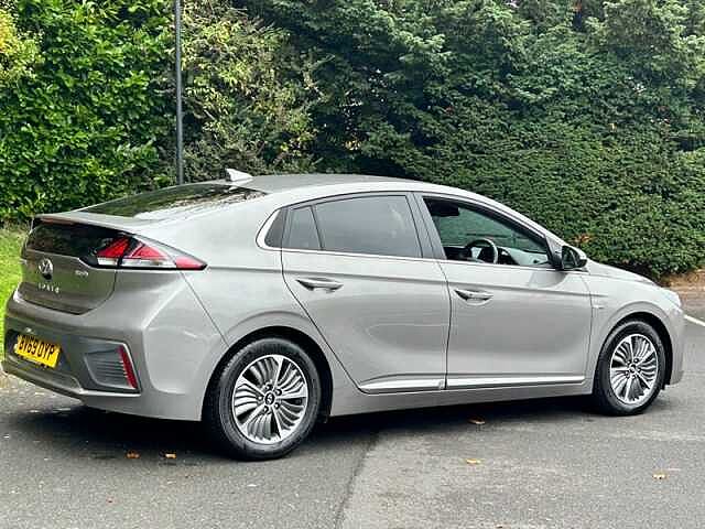 Hyundai IONIQ 1.6 h-GD GPFi 8.9kWh Premium SE Hatchback 5dr Petrol Plug-in Hybrid DCT Euro 6 (