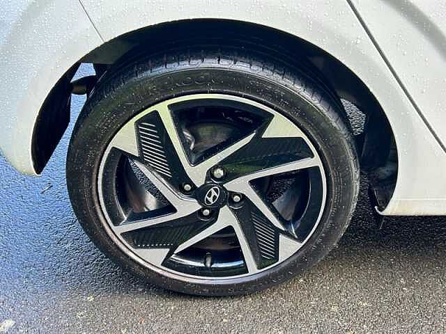 Hyundai i10 1.2 Premium Hatchback 5dr Petrol Auto Euro 6 (s/s) (84 ps)