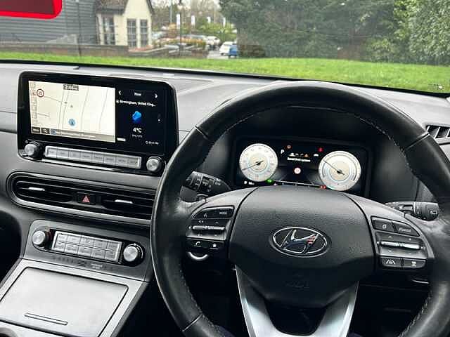 Hyundai KONA 64kWh Premium SUV 5dr Electric Auto (10.5kW Charger) (204 ps)