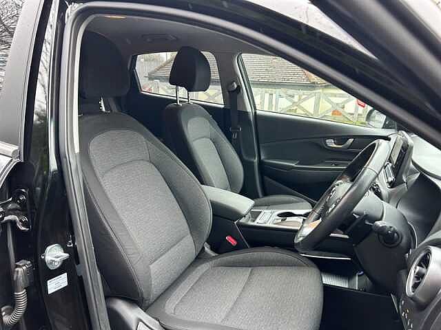 Hyundai KONA 64kWh Premium SUV 5dr Electric Auto (10.5kW Charger) (204 ps)