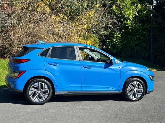 Hyundai KONA 64kWh Premium SUV 5dr Electric Auto (10.5kW Charger) (204 ps)