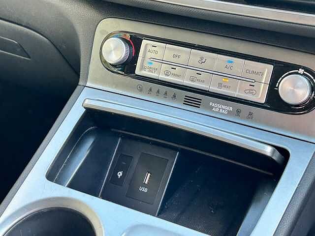 Hyundai KONA 64kWh Premium SUV 5dr Electric Auto (10.5kW Charger) (204 ps)