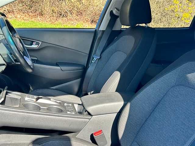Hyundai KONA 64kWh Premium SUV 5dr Electric Auto (10.5kW Charger) (204 ps)