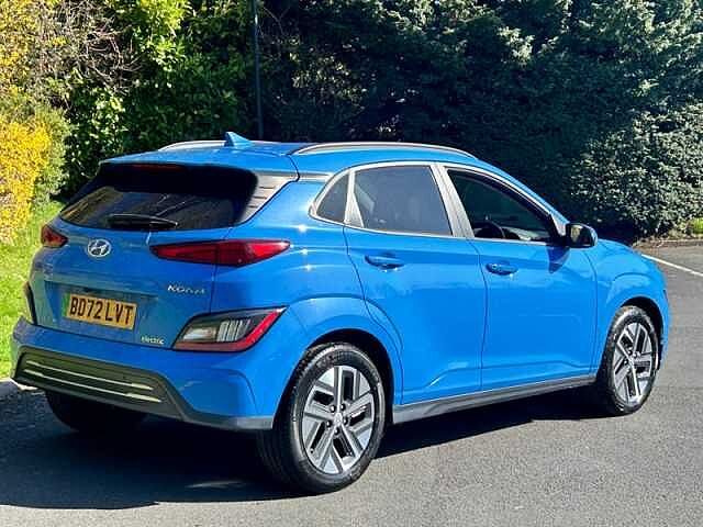 Hyundai KONA 64kWh Premium SUV 5dr Electric Auto (10.5kW Charger) (204 ps)