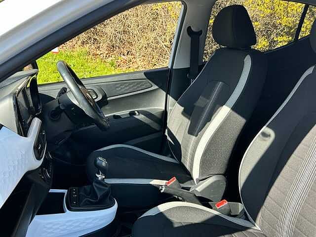 Hyundai i10 1.0 Premium Hatchback 5dr Petrol Manual Euro 6 (s/s) (67 ps)