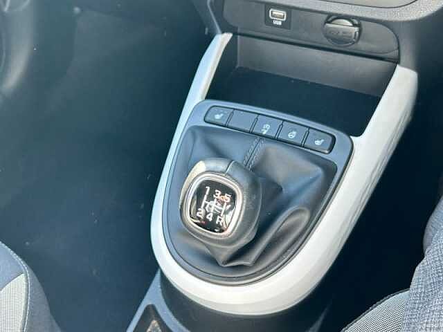 Hyundai i10 1.0 Premium Hatchback 5dr Petrol Manual Euro 6 (s/s) (67 ps)