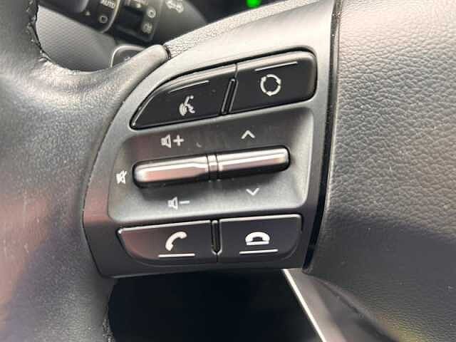 Hyundai KONA 64kWh Premium SE SUV 5dr Electric Auto (204 ps)
