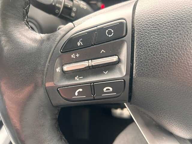 Hyundai KONA 64kWh Premium SE SUV 5dr Electric Auto (7kW Charger) (204 ps)