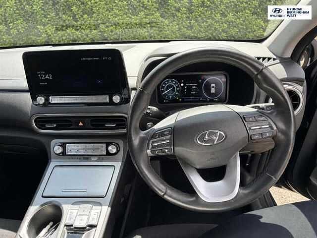 Hyundai KONA 64kWh Premium SUV 5dr Electric Auto (10.5kW Charger) (204 ps)